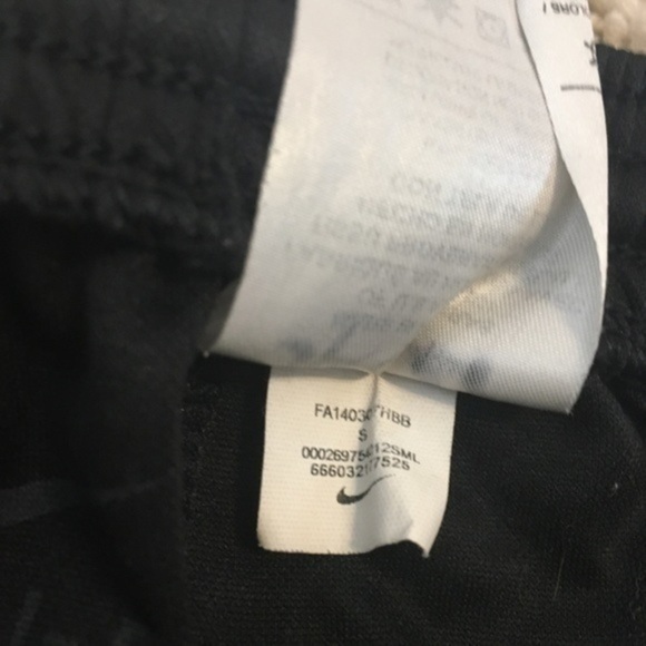 Black Nike soccer shorts boys size small - Picture 6 of 6